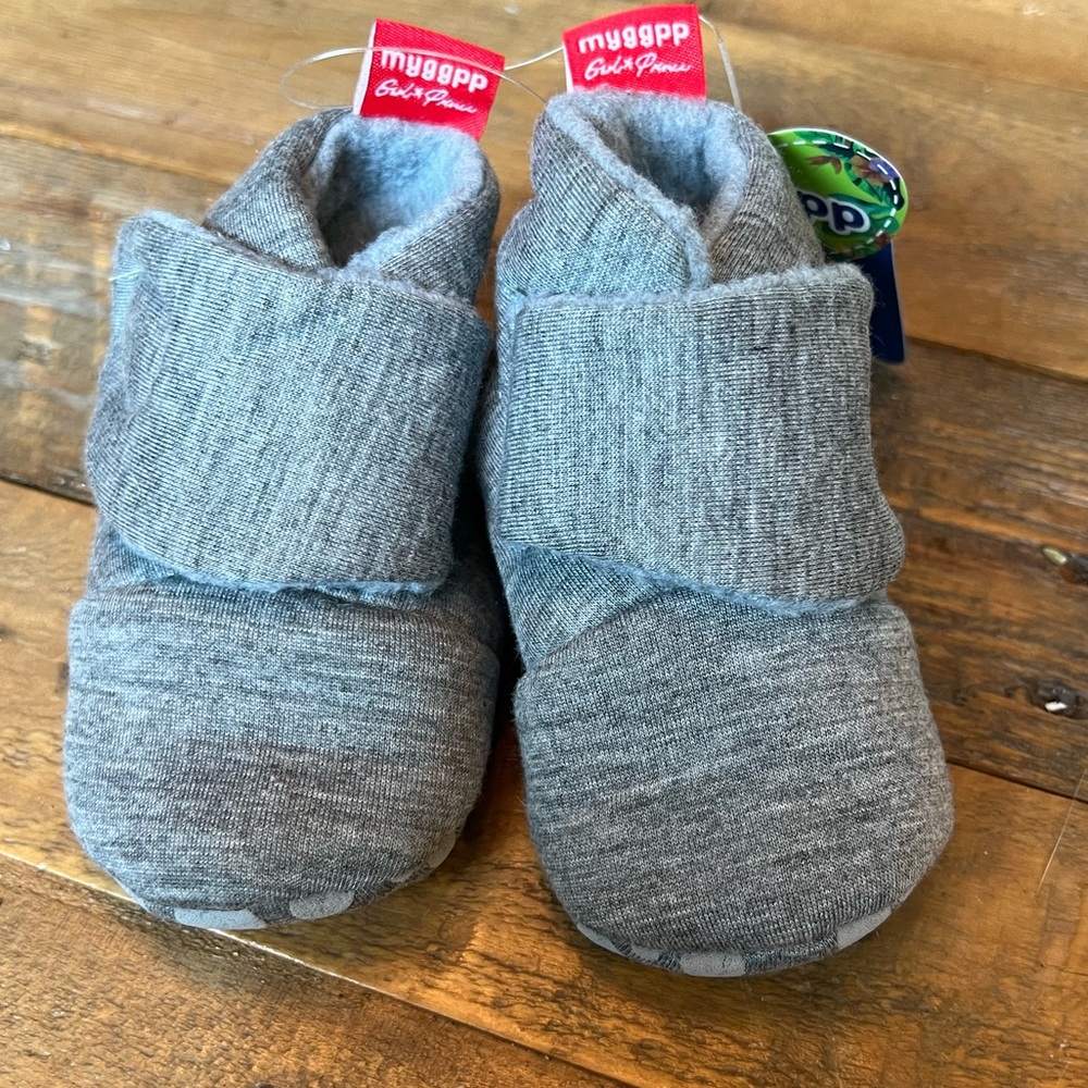 NWT - baby slippers size: 0-6 months brand: Myggpp Baby Girl Prince